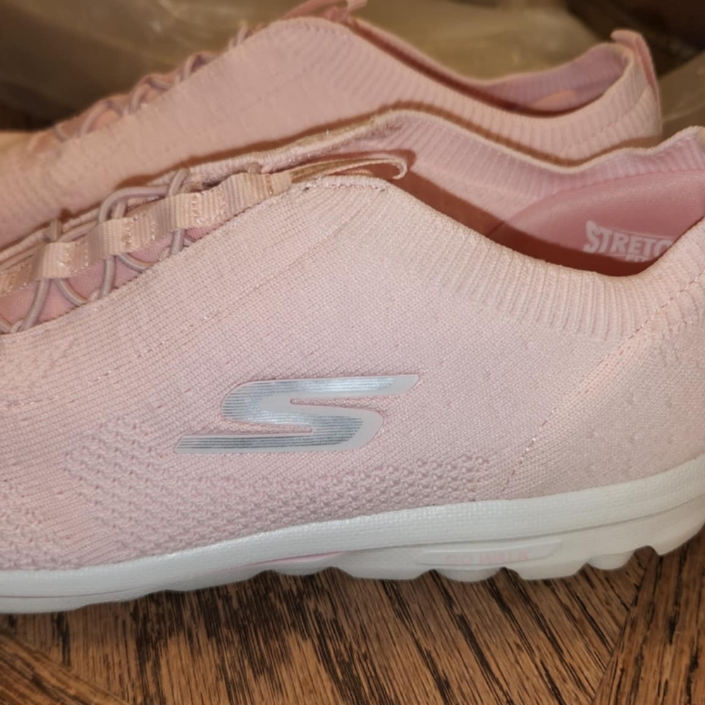 Skechers Women's Soft Pink Sneakers